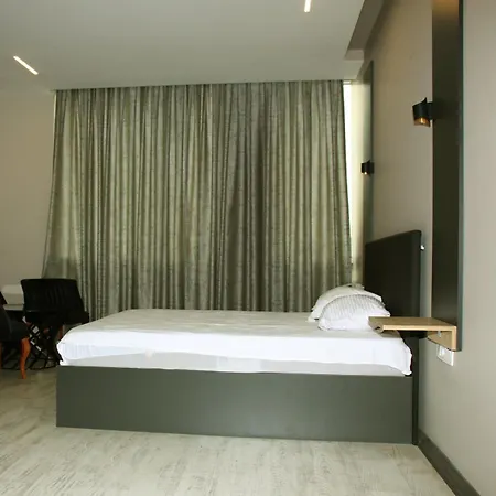 Zoom Airport Hotel 4*