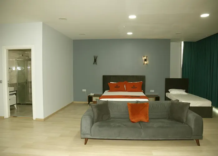 Zoom Airport Hotel 4*